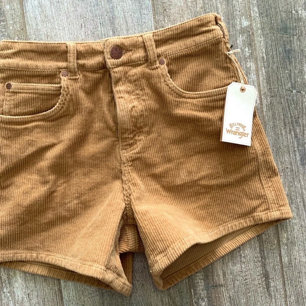 🔥🔥BILLABONG - WRANGLER THE RETRO HI RISE CORD SHORT🔥🔥